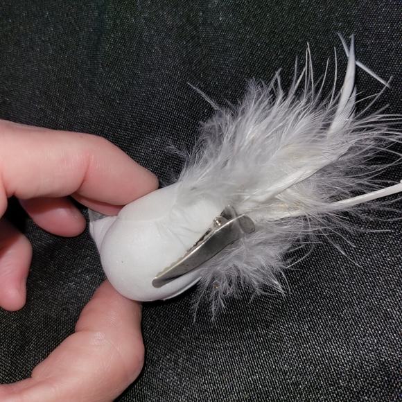 22 White Real Feather Birds Bird Doves with clip - Picture 6 of 6